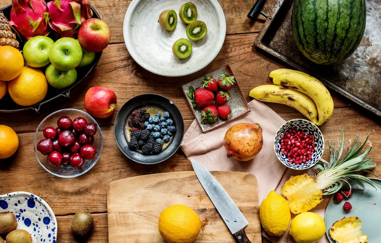 Фото обои ягоды, стол, яблоки, арбуз, киви, клубника, фрукты, ананас