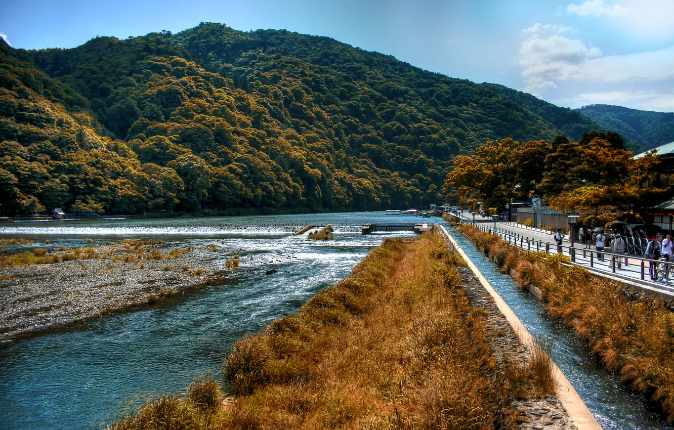 Фото обои горы, город, река, Япония, набережная, Kyoto