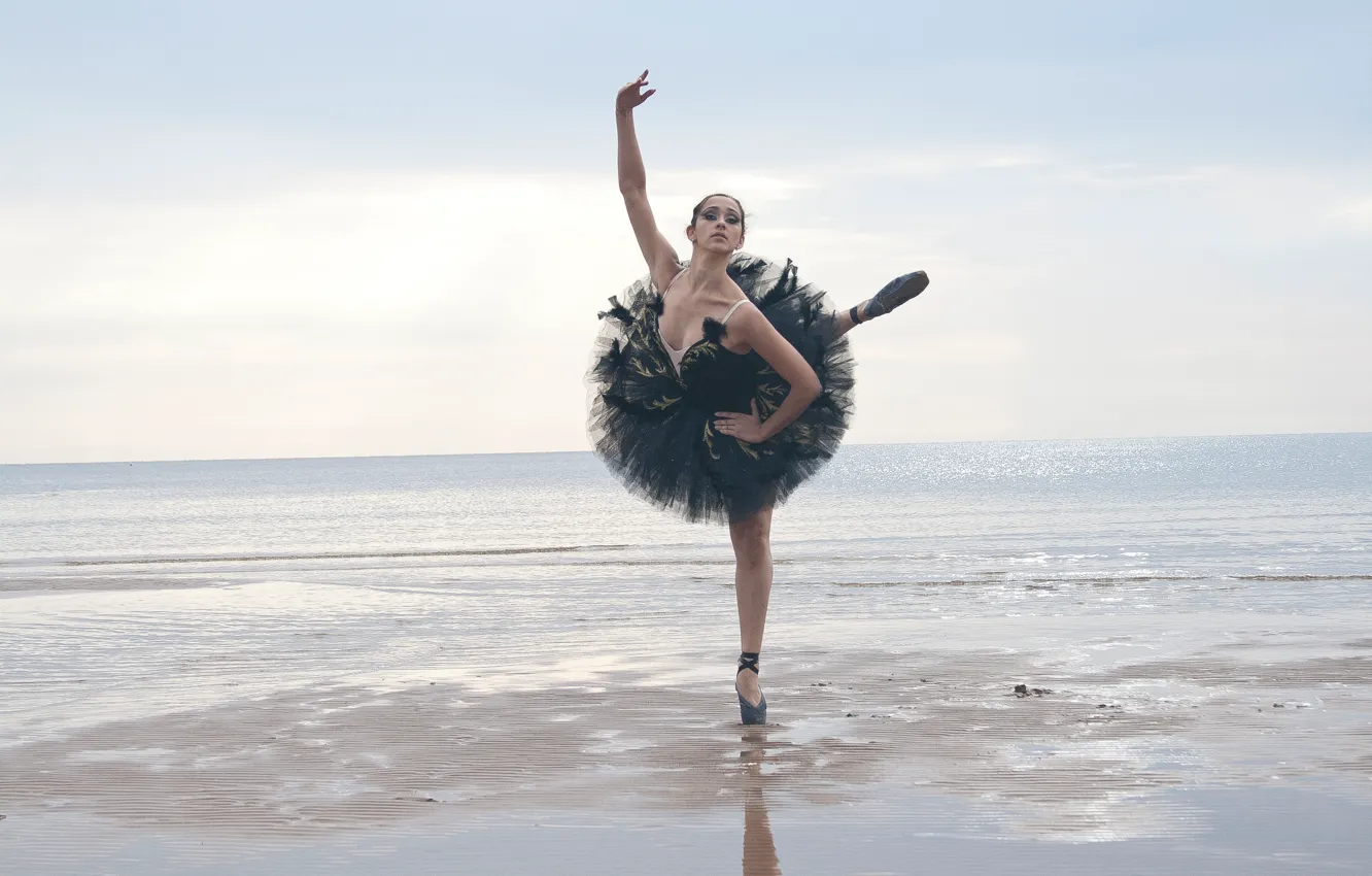 Фото обои море, девушка, танец, балерина