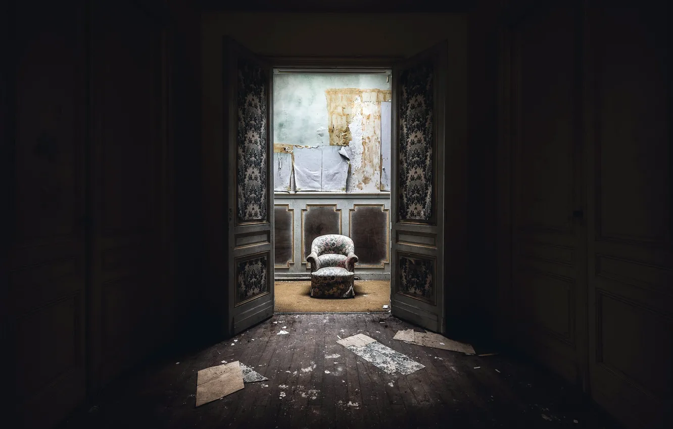 Фото обои комната, кресло, дверь, натурализм