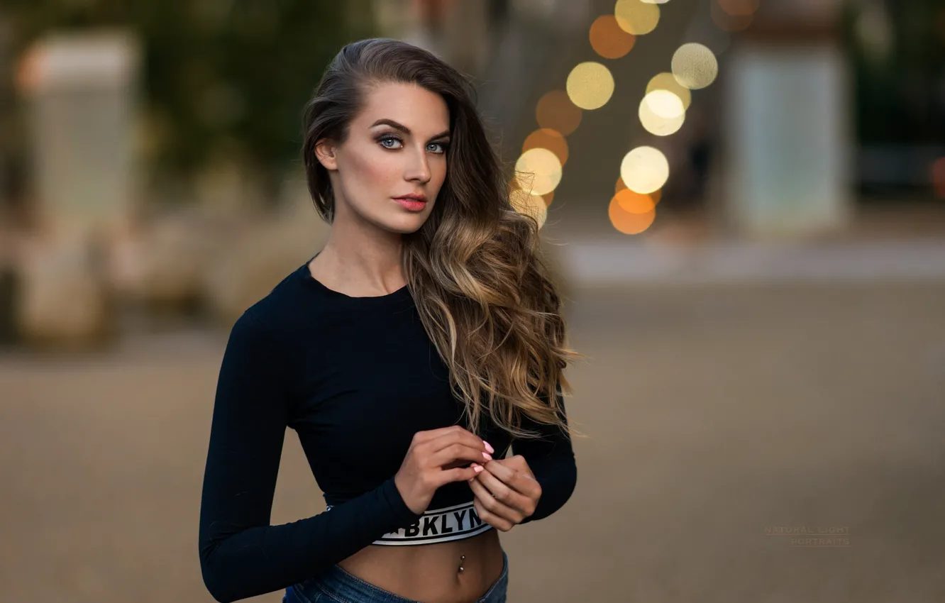 Фото обои взгляд, девушка, лицо, поза, фон, girl, красивая, красивая девушка