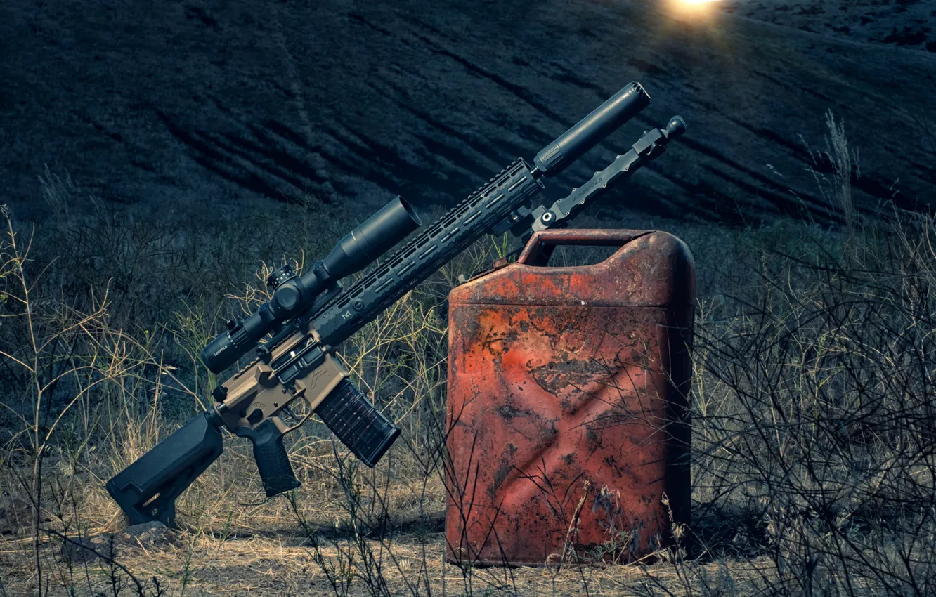 Фото обои оружие, рассвет, оптика, канистра, штурмовая винтовка