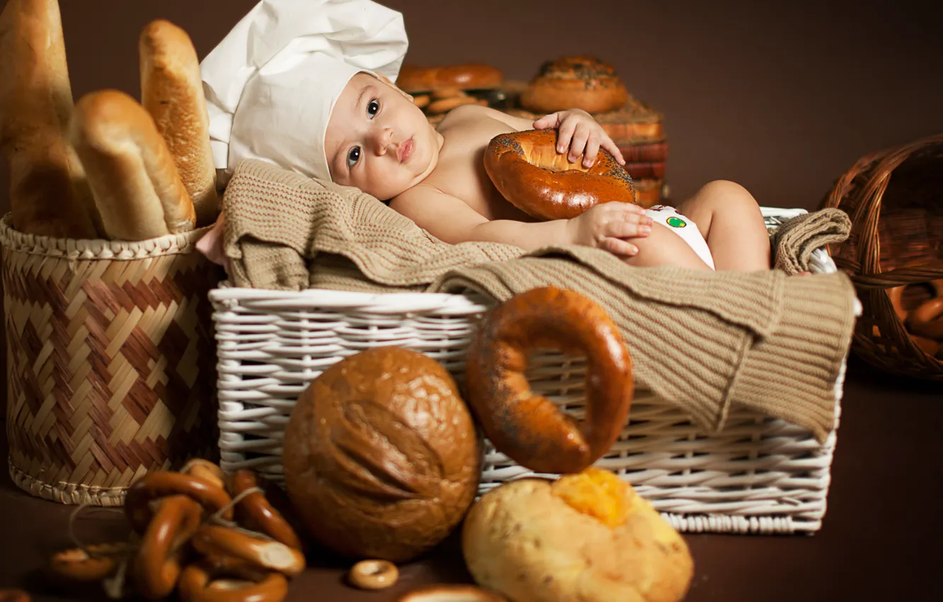 Фото обои дети, малыш, хлеб, бублики, булки, ребёнок, колпак, баранки