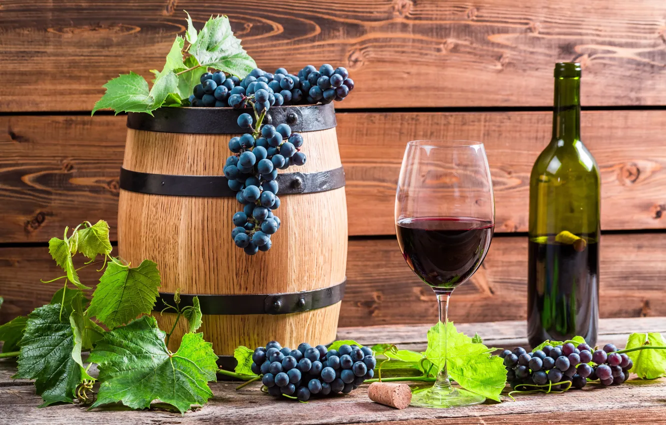Фото обои листья, вино, красное, бокал, бутылка, виноград, лоза, бочонок