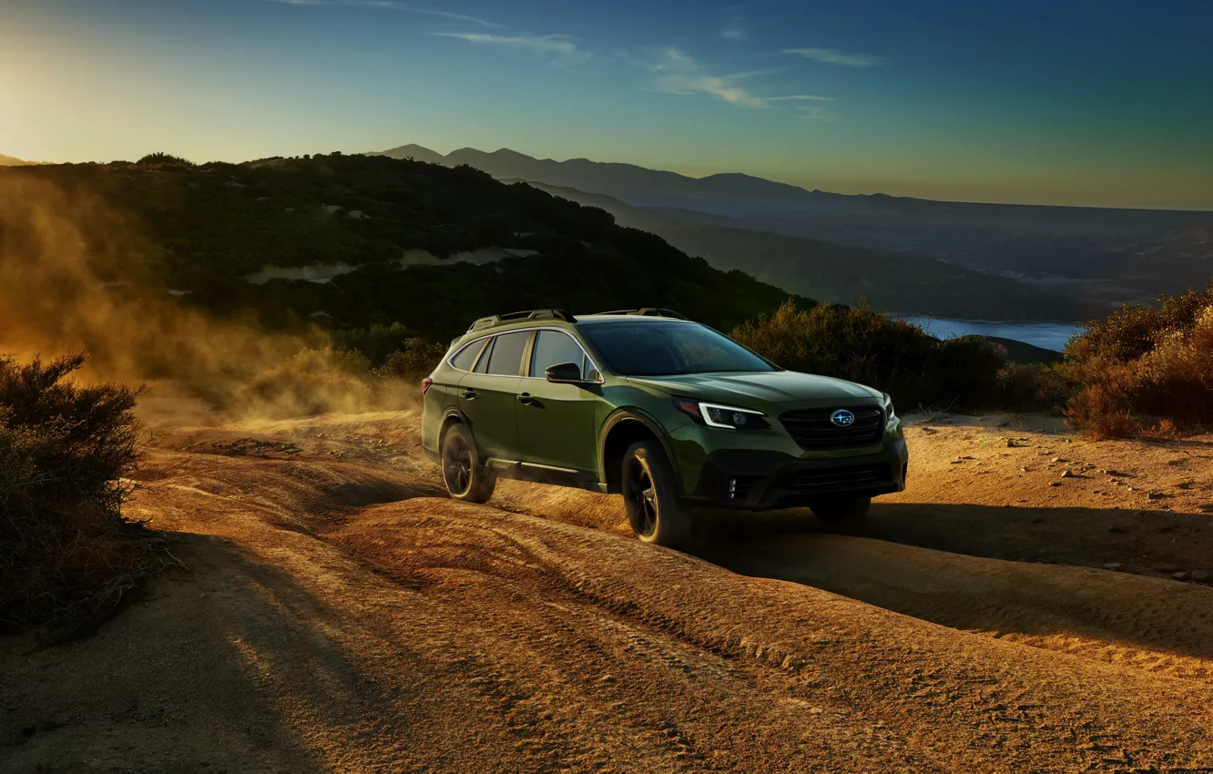 Фото обои пыль, Subaru, грунтовка, универсал, Outback, AWD, 2020