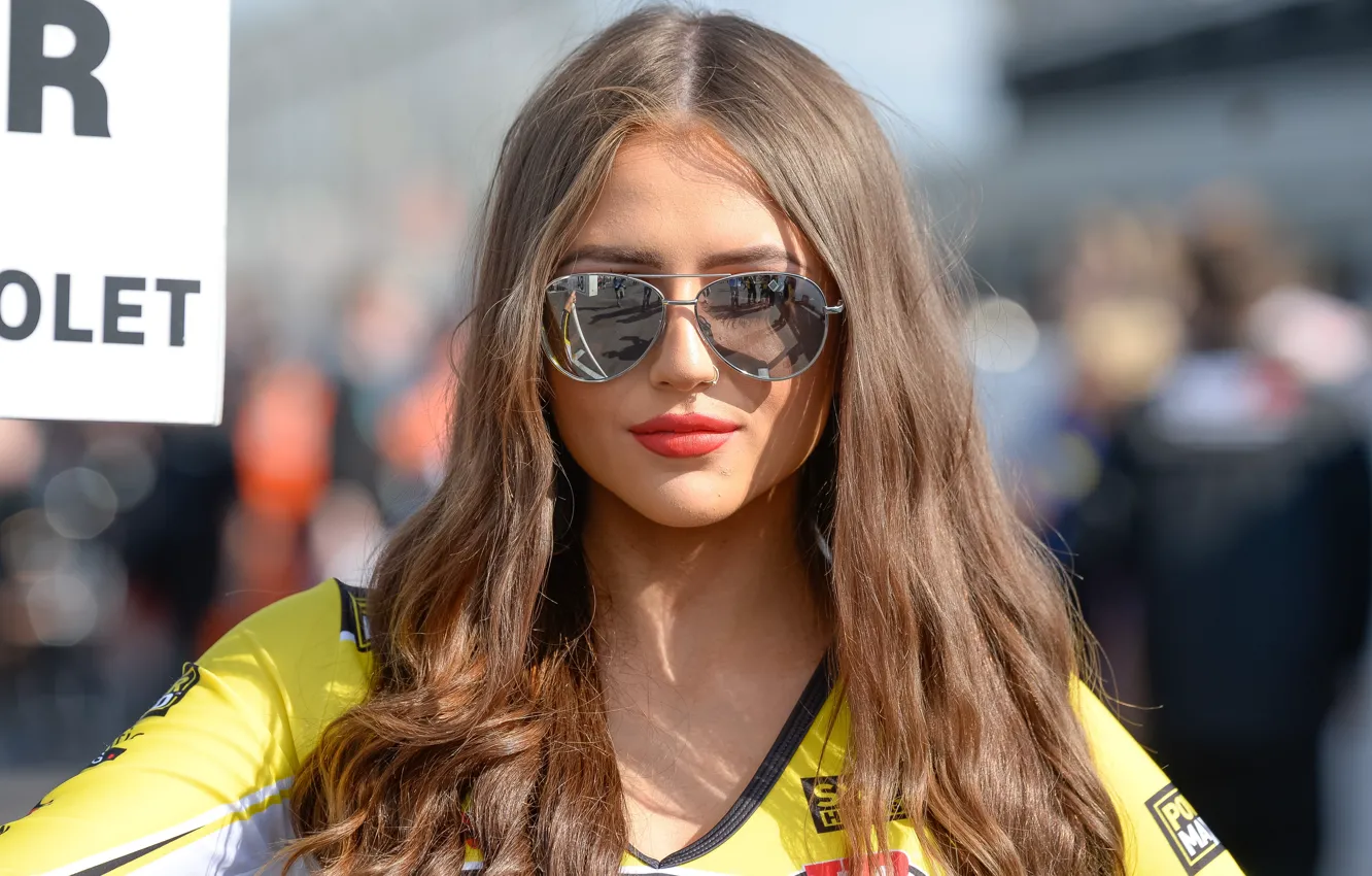 Фото обои девушка, лицо, волосы, помада, очки