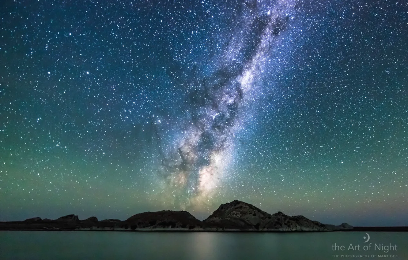 Фото обои море, небо, звезды, пейзаж, горы, Млечный путь, photographer, Mark Gee