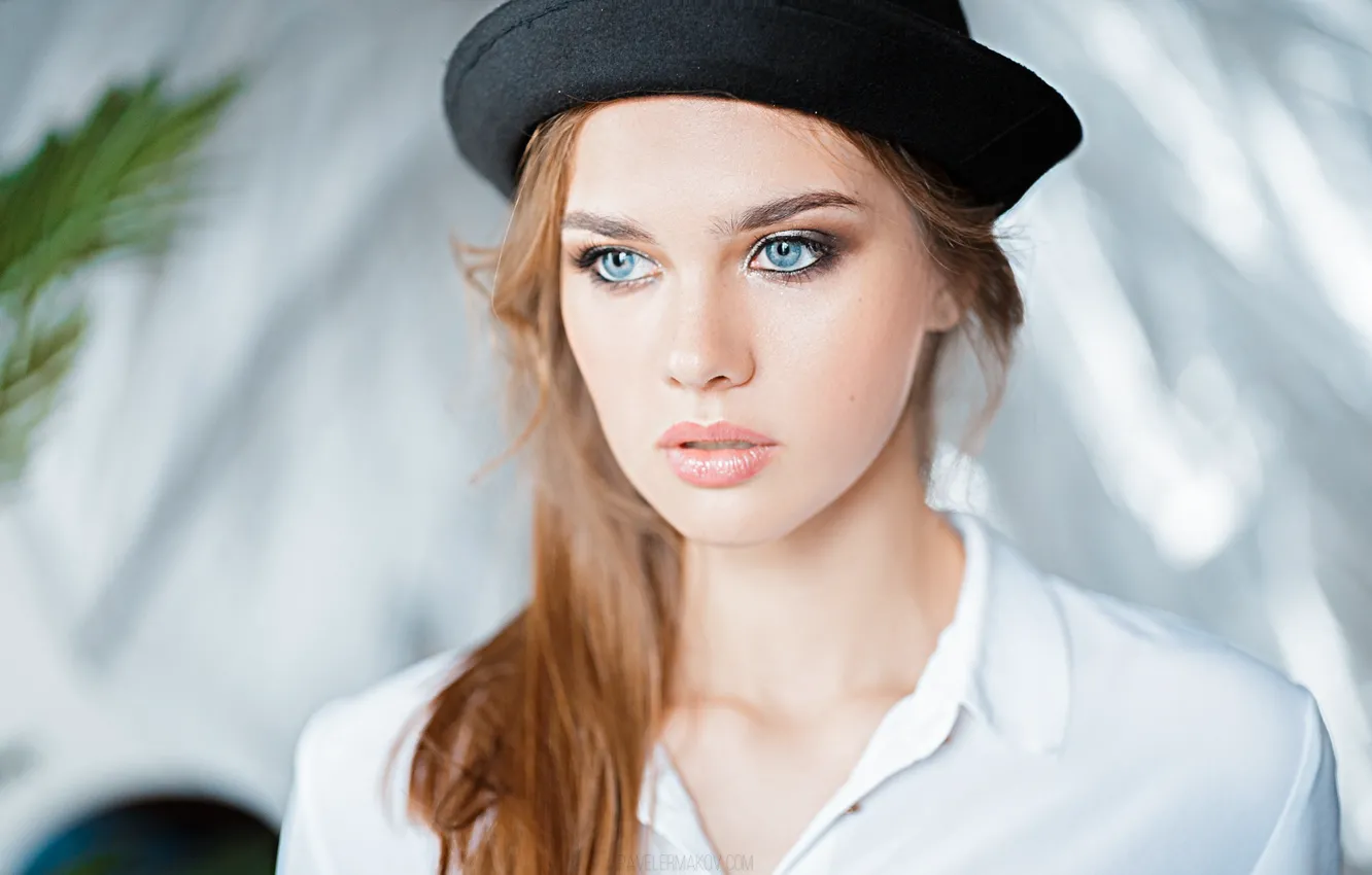 Фото обои взгляд, девушка, лицо, фон, портрет, шляпка, Павел Ермаков