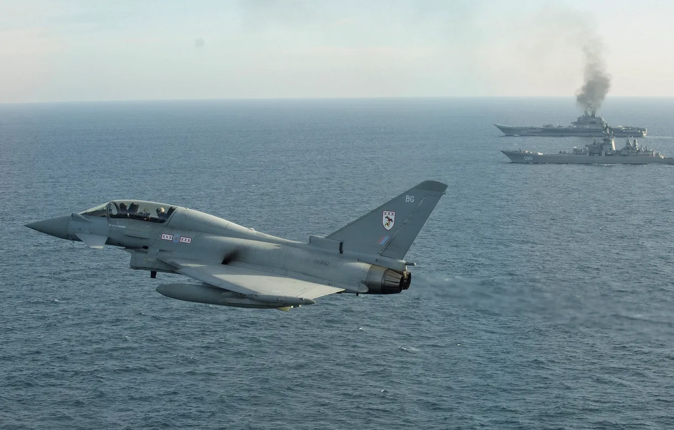 Фото обои RAF, Авианосец, Eurofighter Typhoon, Петр Великий, проект 1144, Адмирал Кузнецов, ВМС России, тяжёлый атомный ракетный …