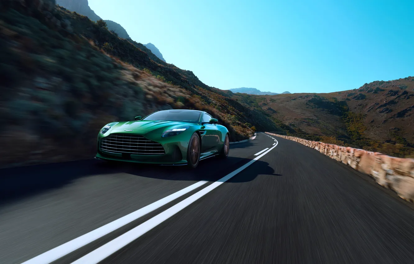 Фото обои дорога, горы, зеленый, скалы, Aston Martin, астон мартин, передок, 2023