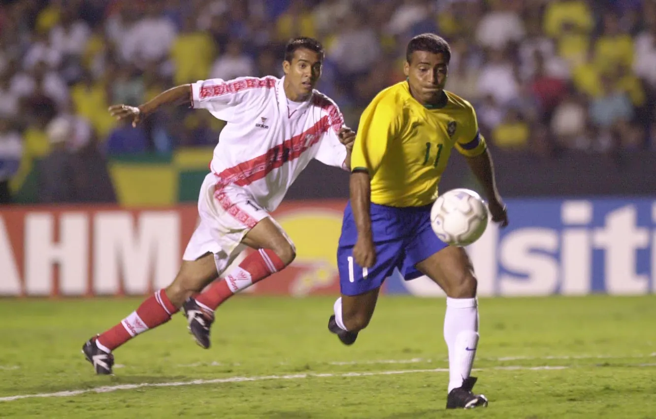 Фото обои мяч, нападающий, бразильский футболист, Ромарио