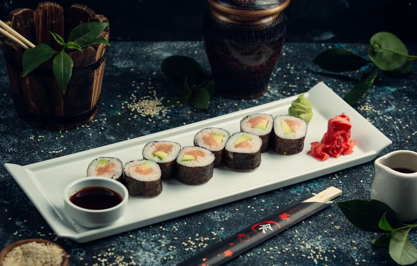 Фото обои палочки, тарелка, рис, соус, суши, кунжут, васаби, имбирь