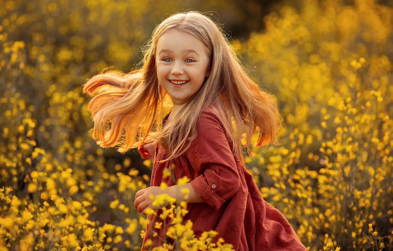 Фото обои поле, радость, природа, платье, девочка, ребёнок, Светлана Шелеметева