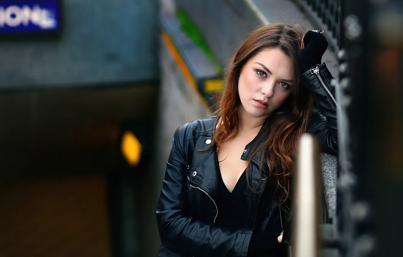 Фото обои взгляд, девушка, куртка, шатенка, Imogen Dyer
