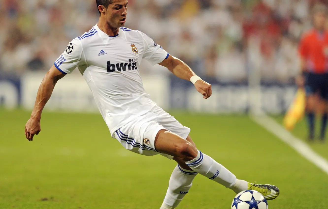 Фото обои Cristiano Ronaldo, Реал, Лига чемпионов, укрощение мяча
