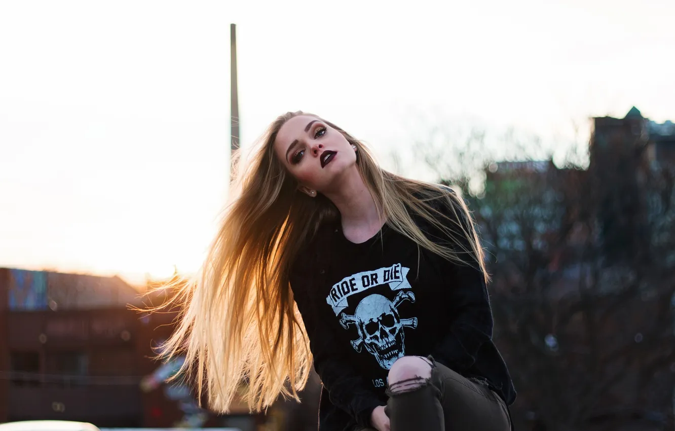 Фото обои skull, long hair, sunset, model, women, blonde, sunlight, urban