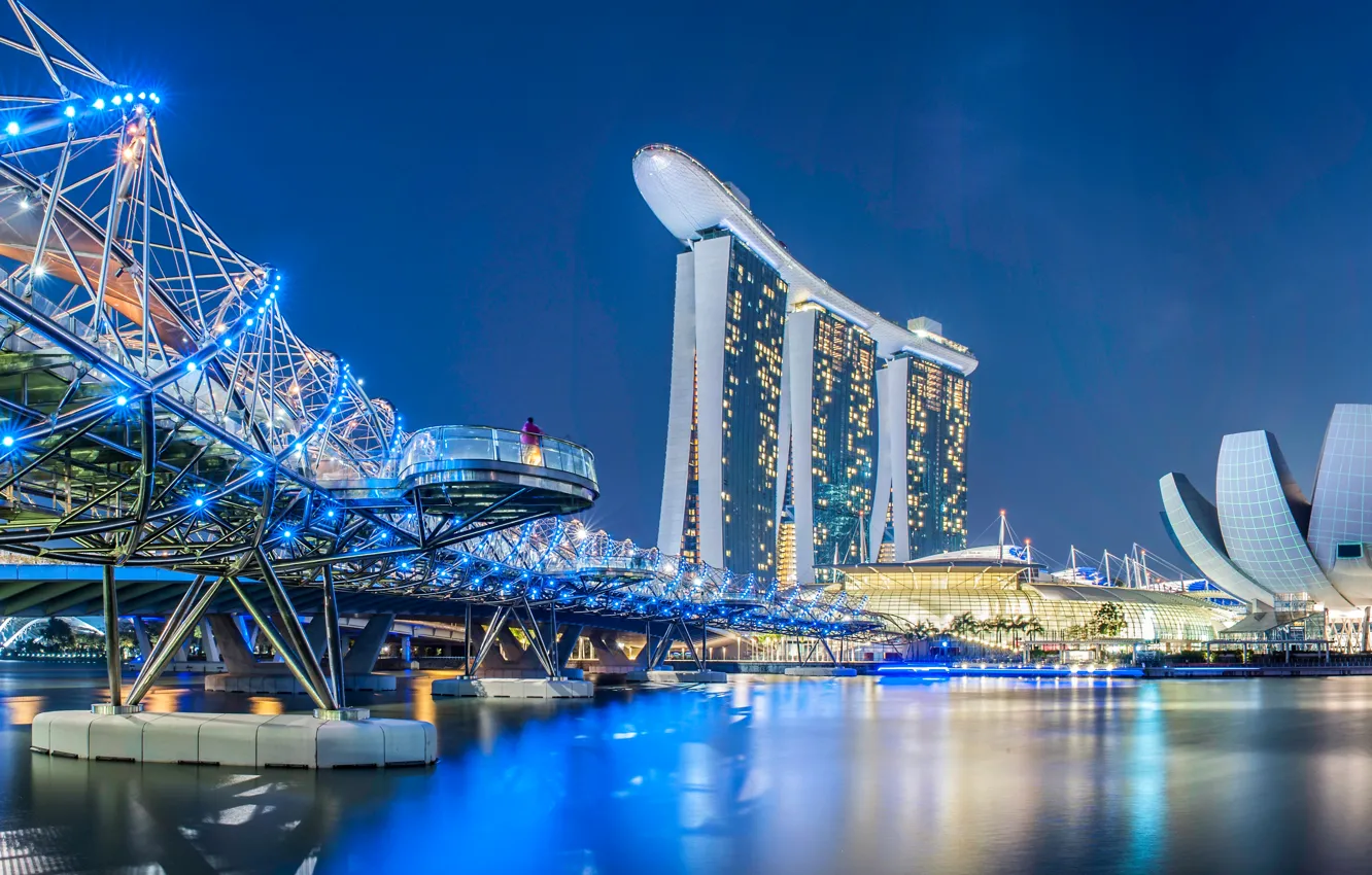 Фото обои ночь, мост, дизайн, огни, река, здания, неон, Сингапур