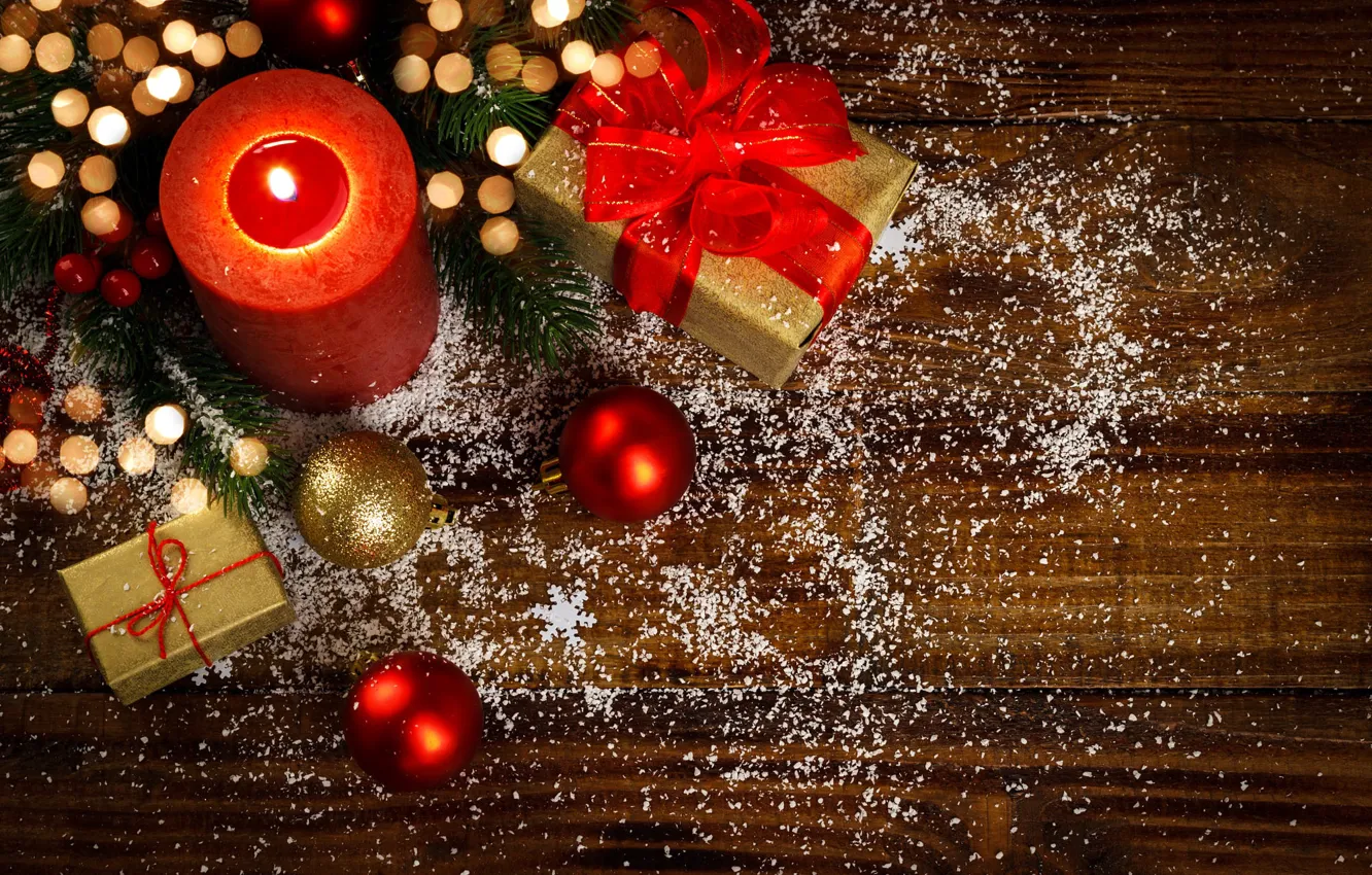Фото обои шарики, снежинки, ветки, праздник, доски, свеча, огоньки, Рождество