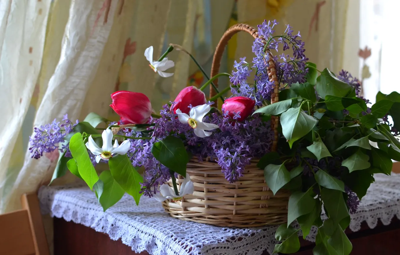 Фото обои корзина, тюльпаны, сирень, нарциссы