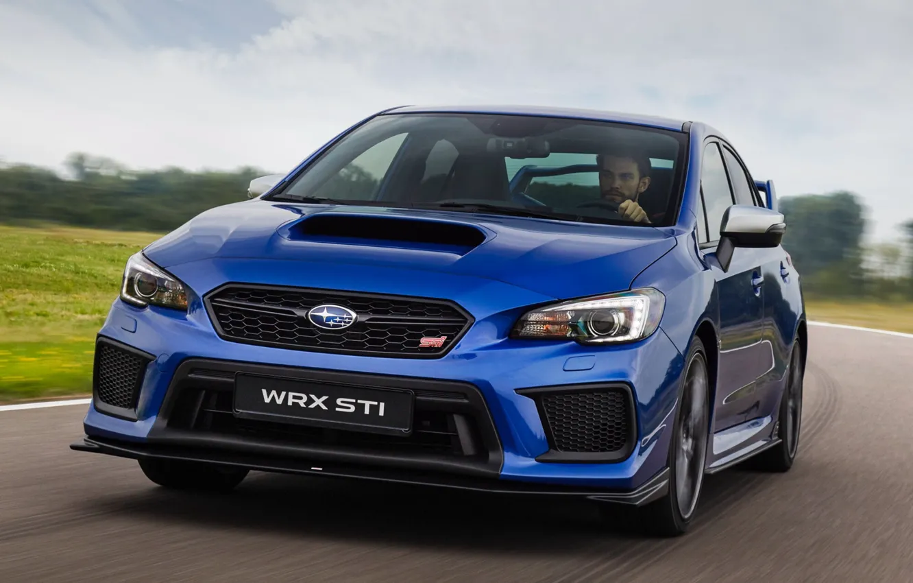 Фото обои движение, зеленая трава, трасса, субару, экстерьер, Subaru WRX STI
