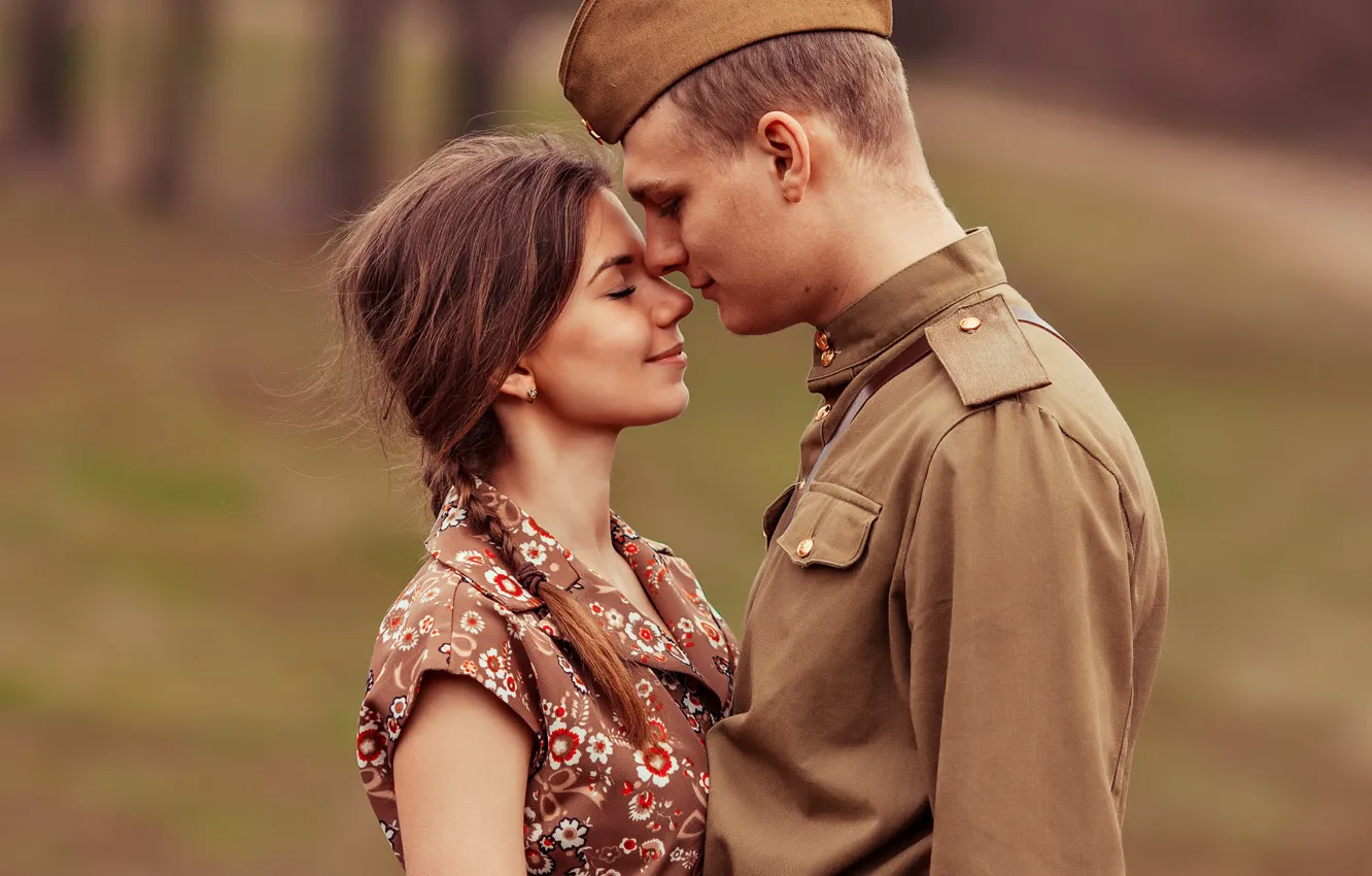 Фото обои девушка, ретро, встреча, солдат, парень, 9 мая, пилотка, влюблённые
