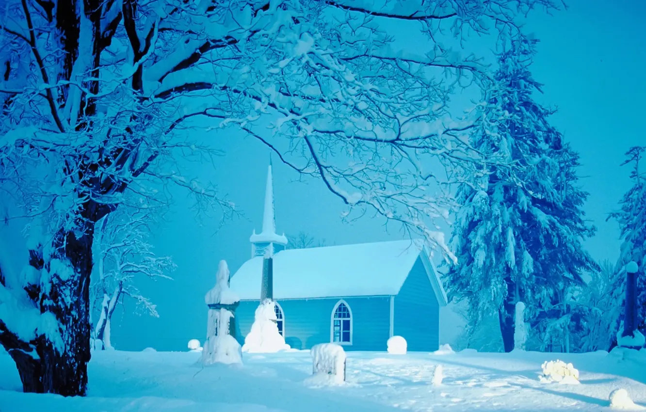 Фото обои зима, снег, церковь, домик, ёлки