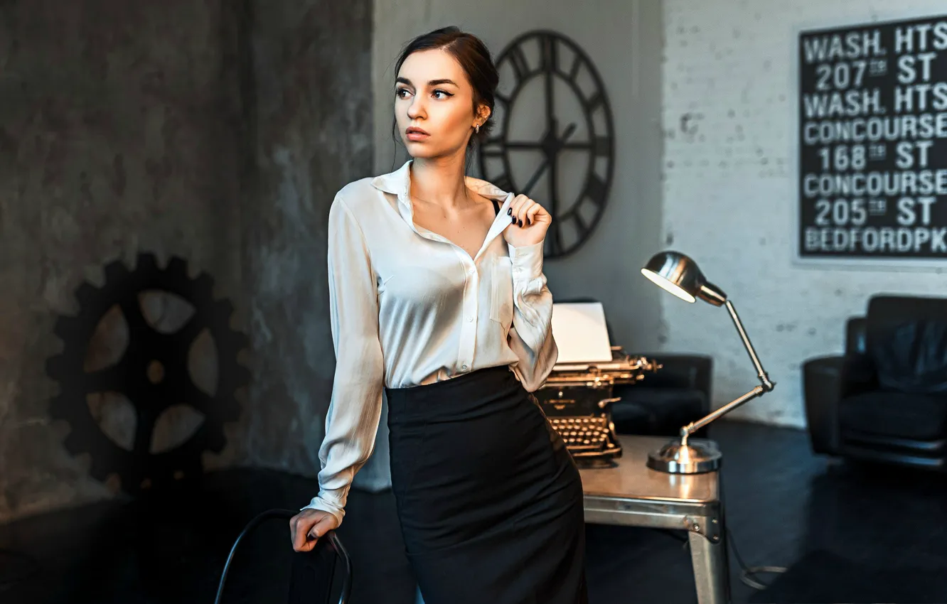 Фото обои девушка, юбка, блузка, кабинет, пишущая машинка, Даша, Dashuta Berezina