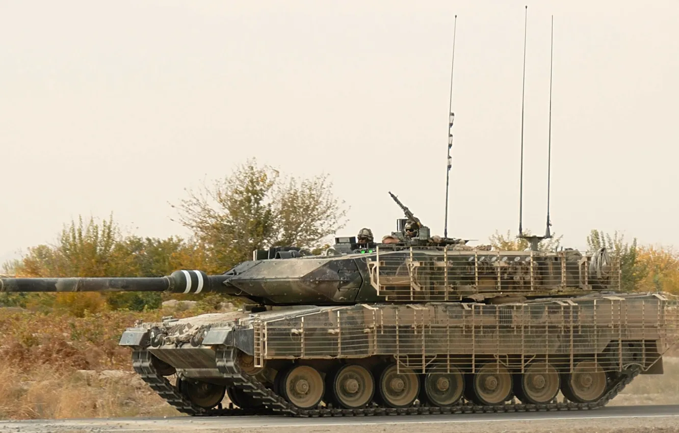 Фото обои трава, защита, танк, leopard 2a6