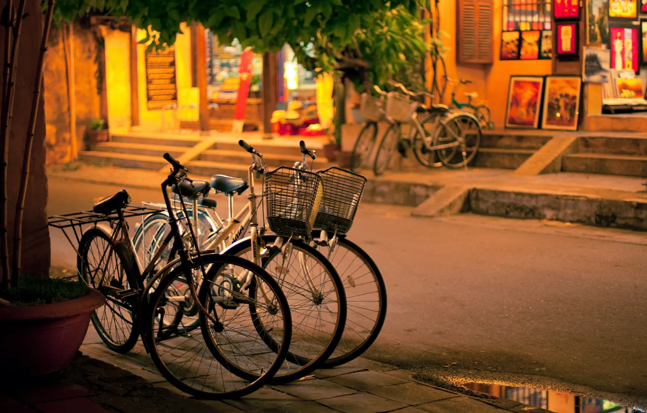 Фото обои дорога, город, улица, вечер, тротуар, велосипеды