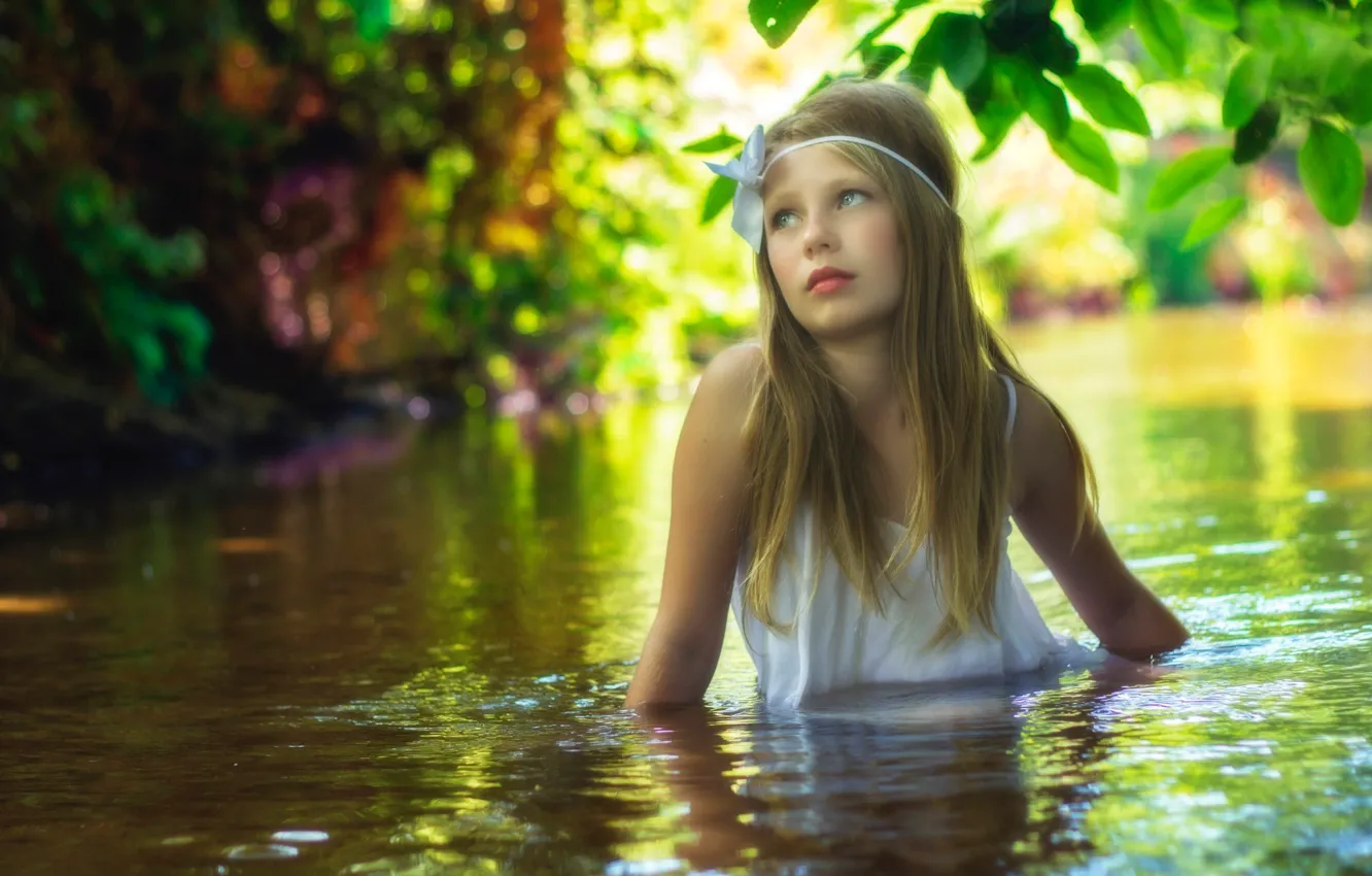 Фото обои вода, ручей, течение, девочка