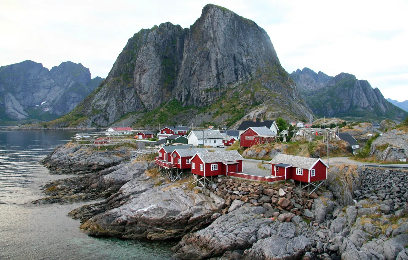 Фото обои небо, камни, скалы, гора, дома, Норвегия, залив, Москенес