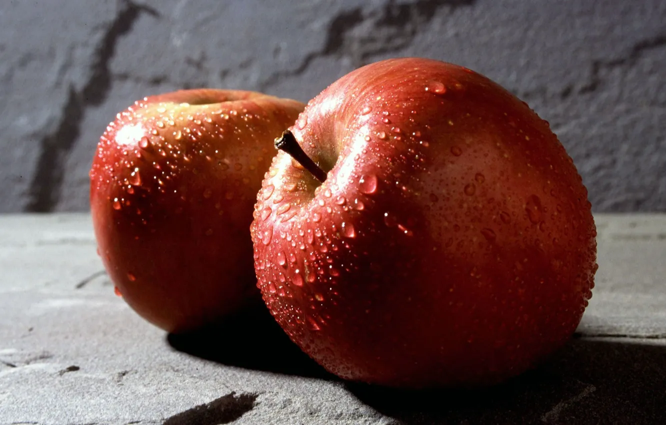 Фото обои вода, капли, фон, красное, обои, яблоки, яблоко, еда