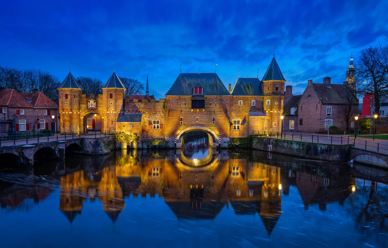 Фото обои отражение, река, замок, ворота, Нидерланды, ночной город, Netherlands, Амерсфорт