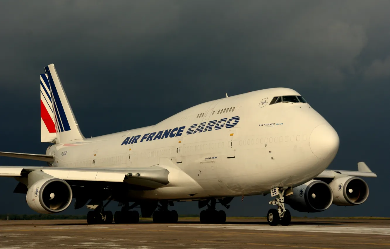 Фото обои небо, тучи, Boeing, аэродром, ВПП, 747-400, авиакомпания Air France