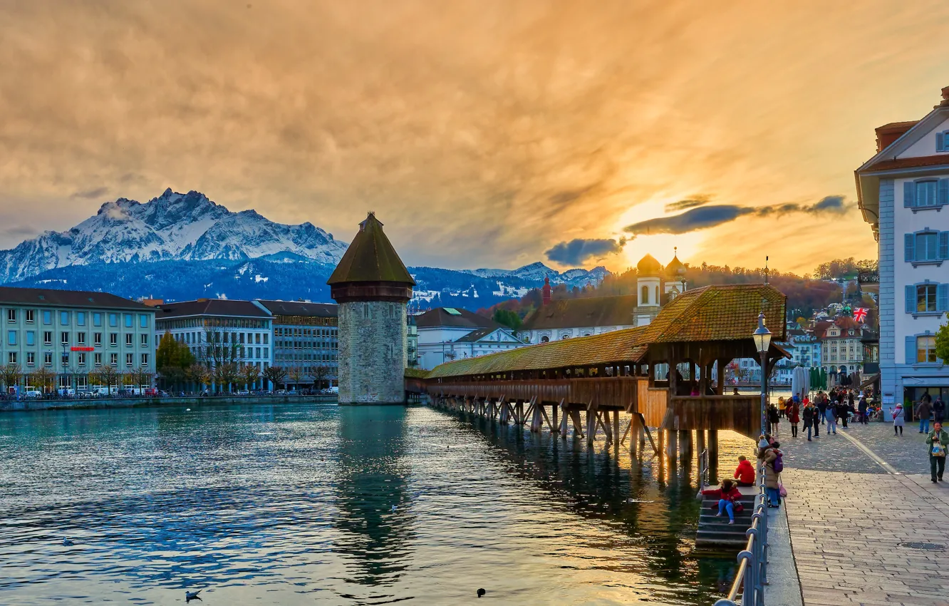 Фото обои закат, горы, мост, город, озеро, дома, Швейцария, набережная