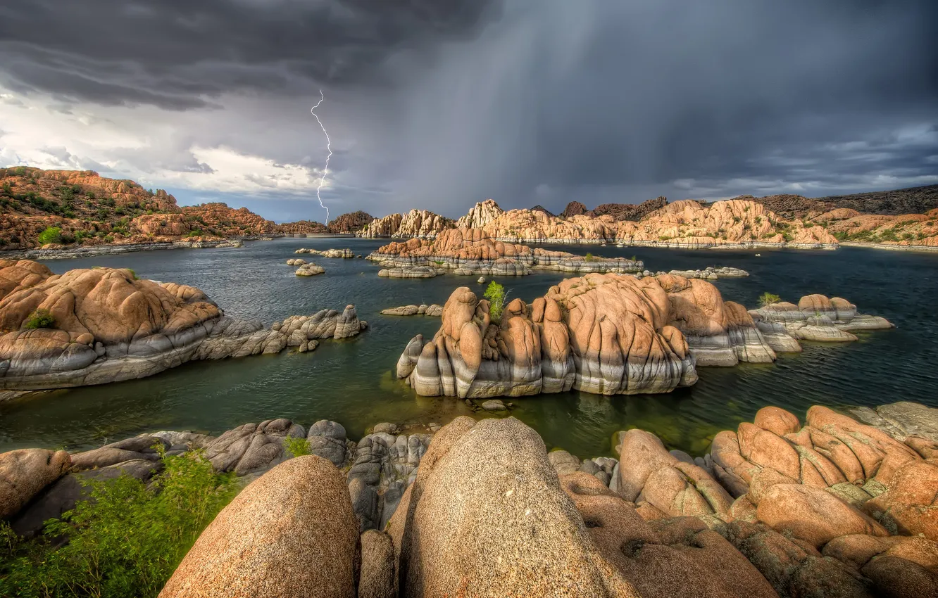 Фото обои гроза, тучи, озеро, камни, молния, США, Arizona, Prescott