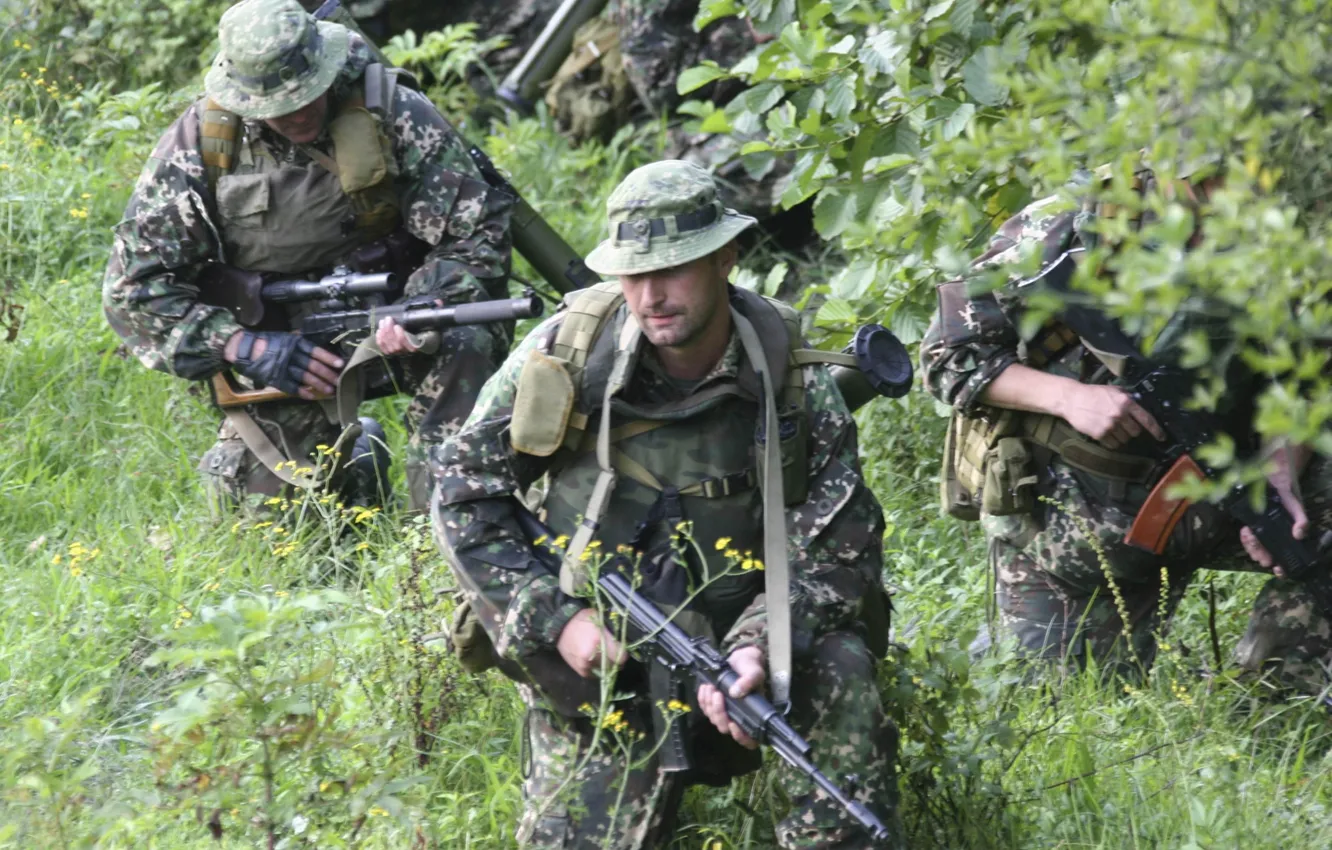 Фото обои Солдаты, гранатомет, спецназ, АК-74, разведка, ВСС Винторез, зеленка