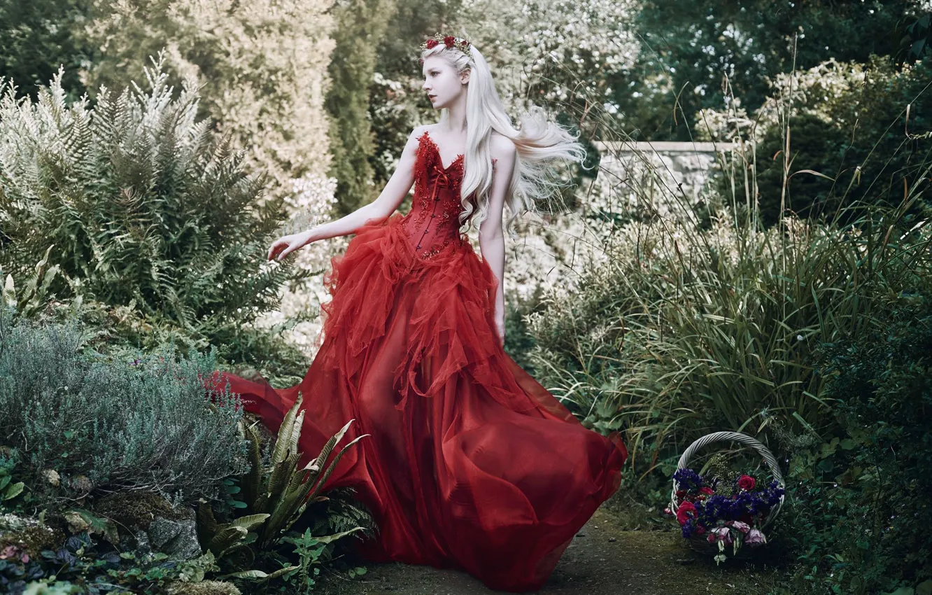 Фото обои девушка, поза, стиль, настроение, сад, красное платье, принцесса, длинные волосы