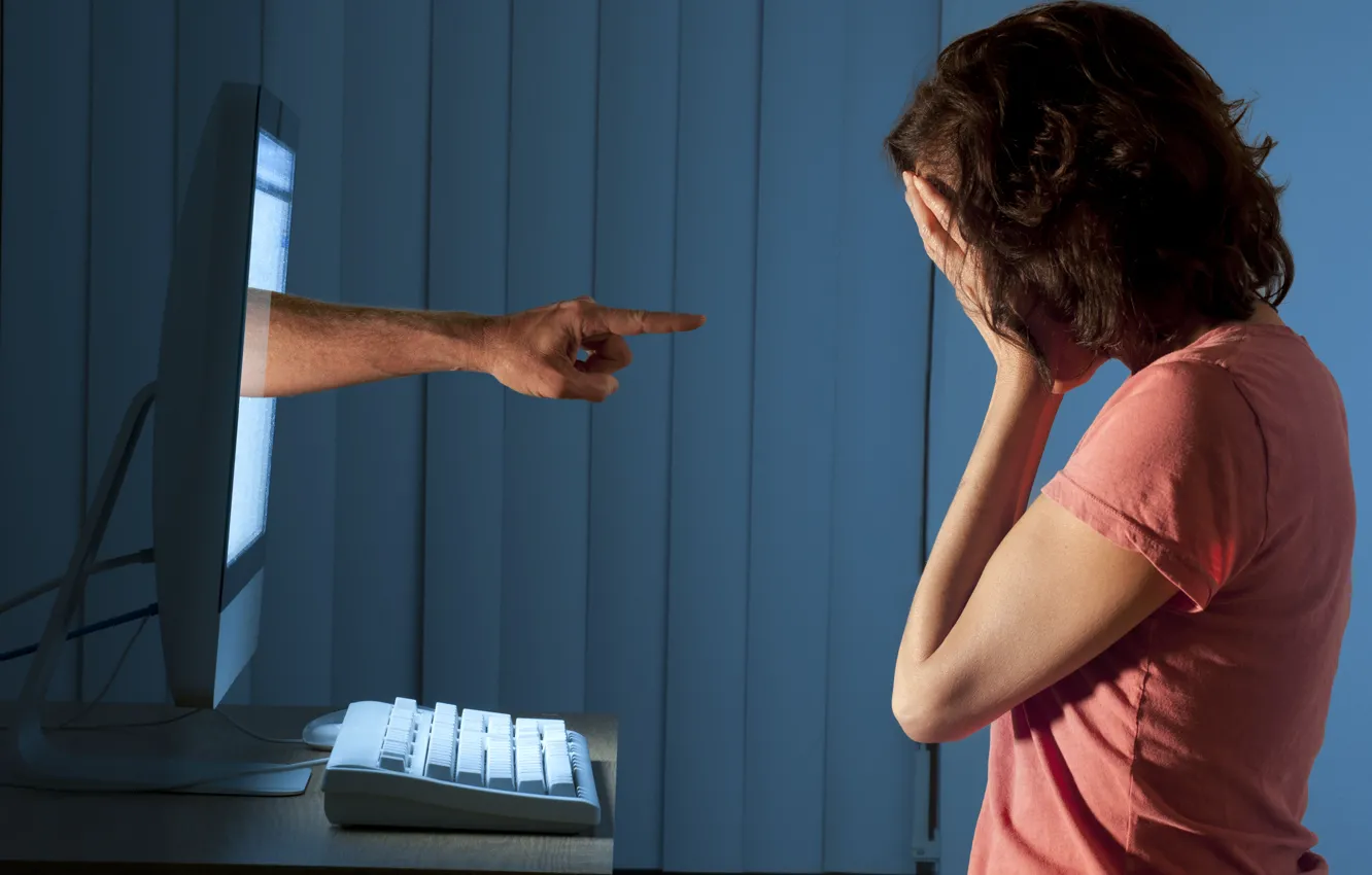 Фото обои crying, teasing, bullying, discrimination in social networks