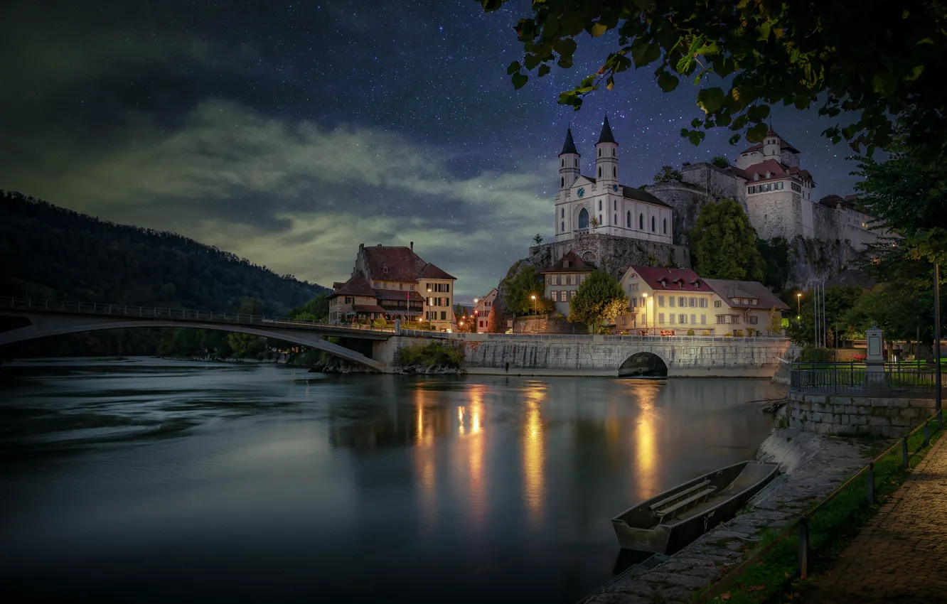 Фото обои небо, река, замок, лодка, здания, дома, Швейцария, церковь