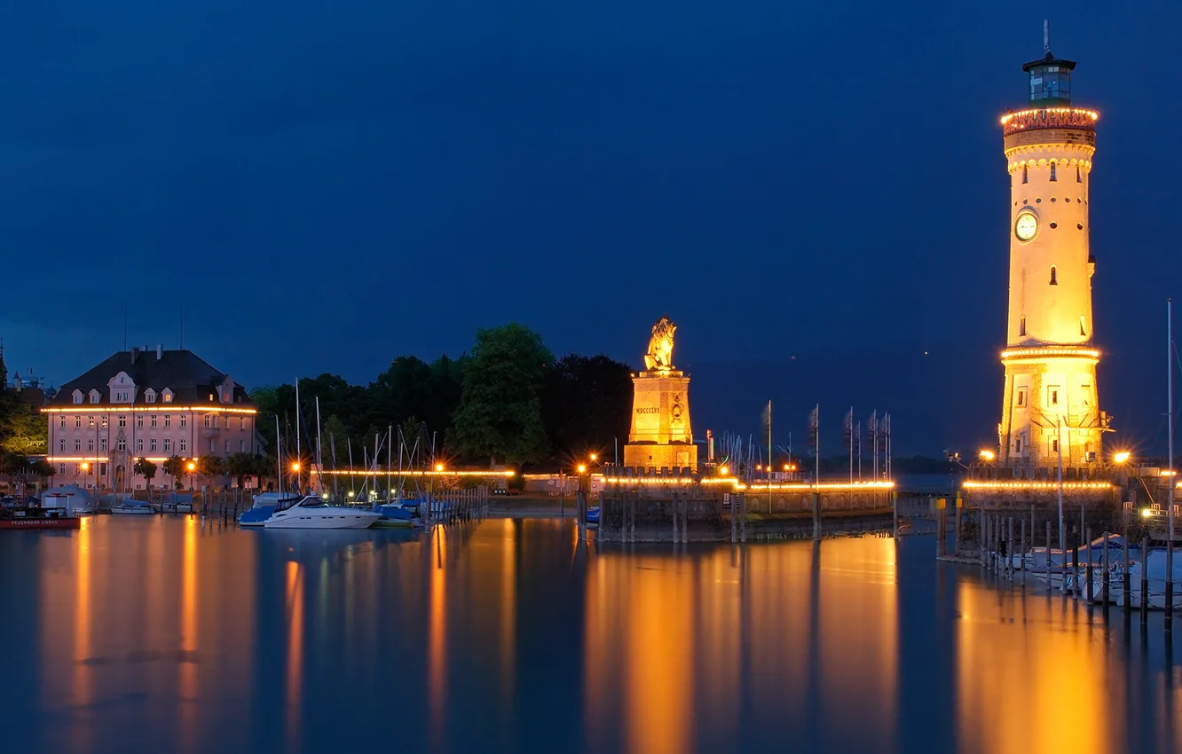 Фото обои ночь, огни, маяк, Германия, Бавария, гавань, Линдау, Баварский лев