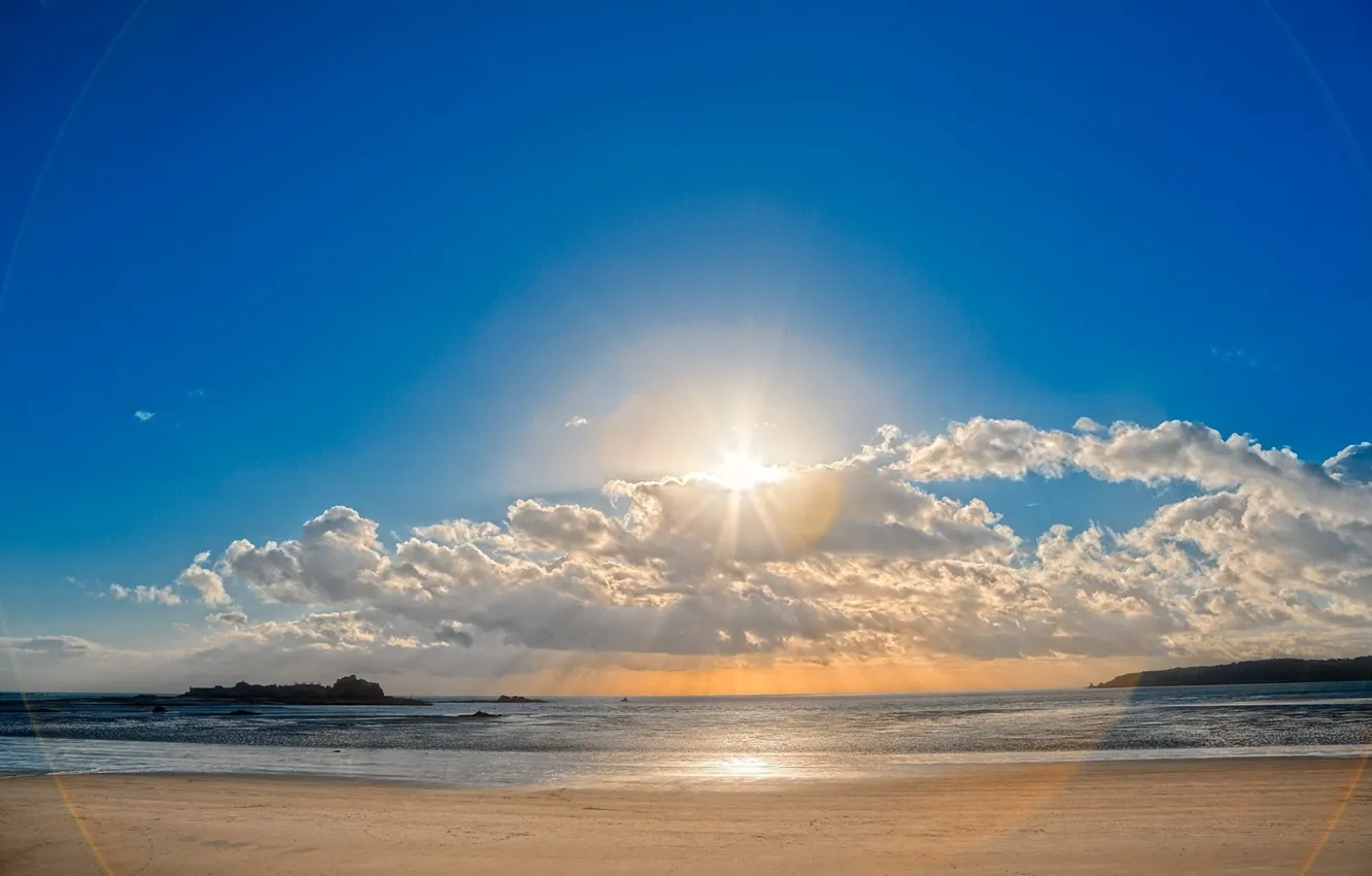 Фото обои песок, пляж, небо, солнце, облака, блики