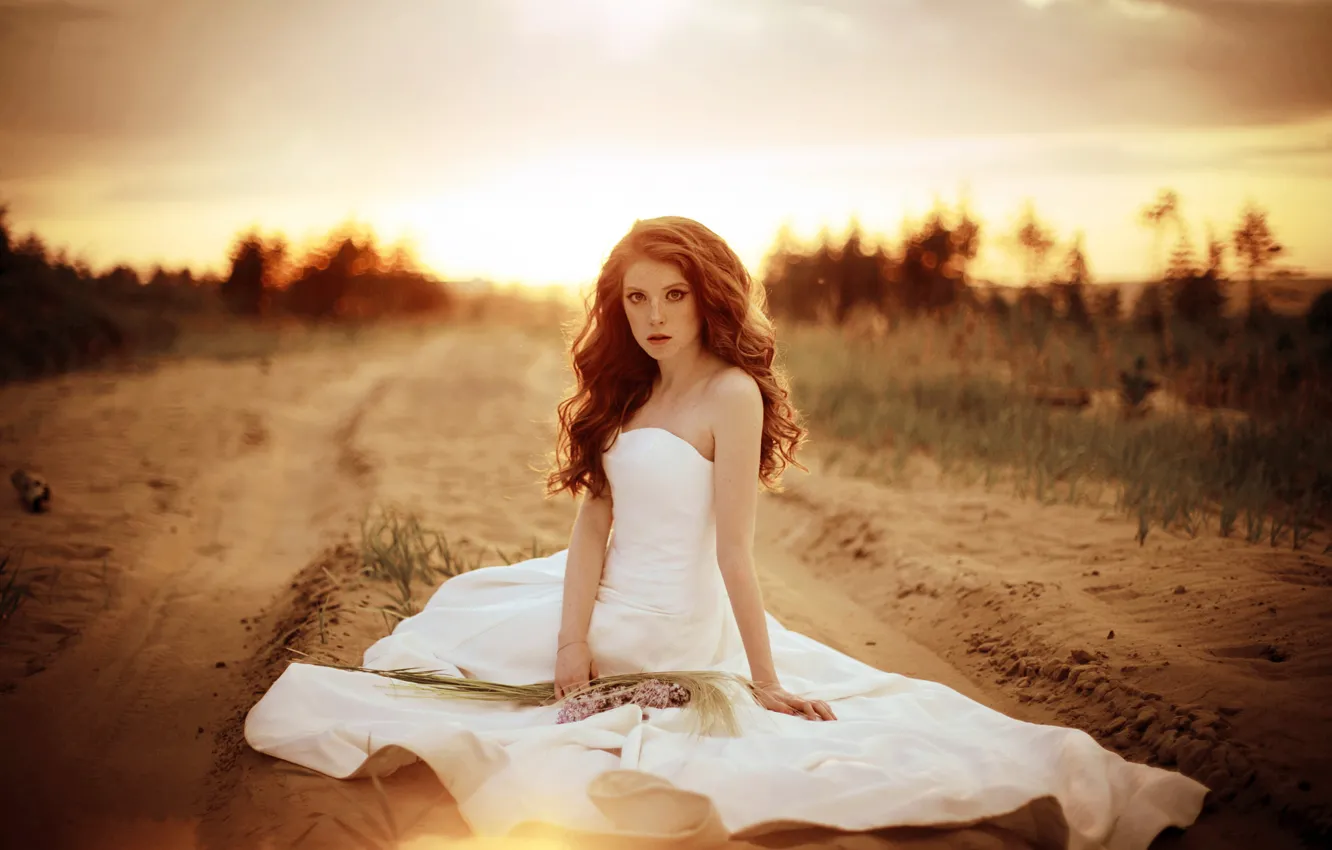 Фото обои дорога, песок, девушка, цветы, платье, невеста, Таня Тургенева, Runаway bride