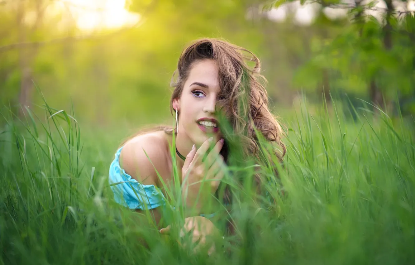 Фото обои трава, девушка, свет, деревья, красивая, Melania, Vibrant Shots