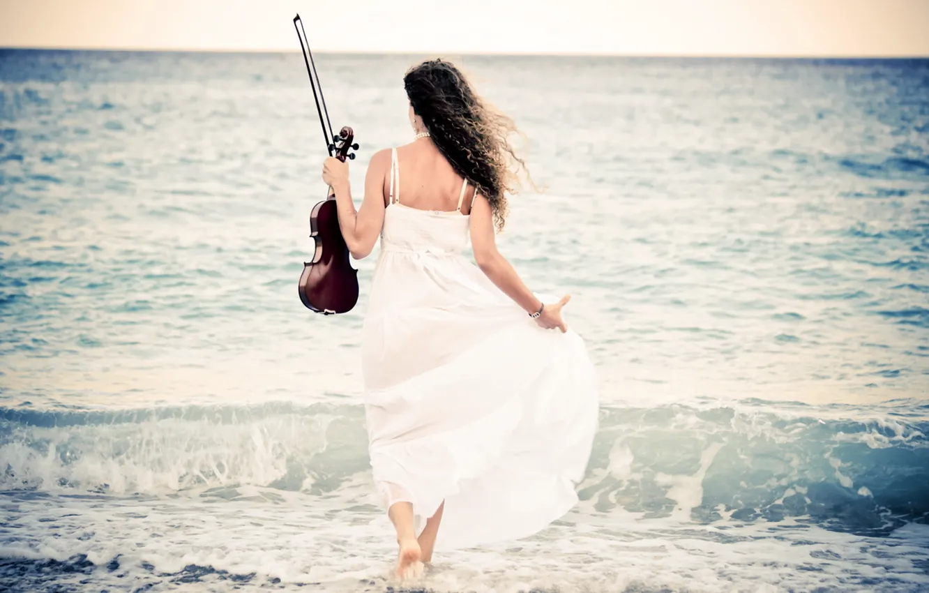 Фото обои море, девушка, скрипка