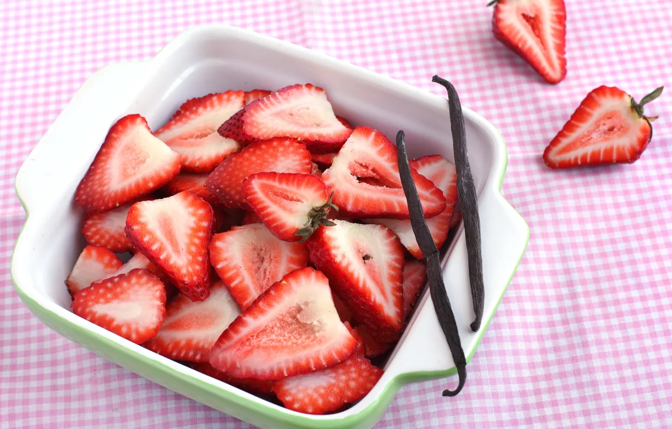 Фото обои ягоды, клубника, тарелка, красные, ваниль
