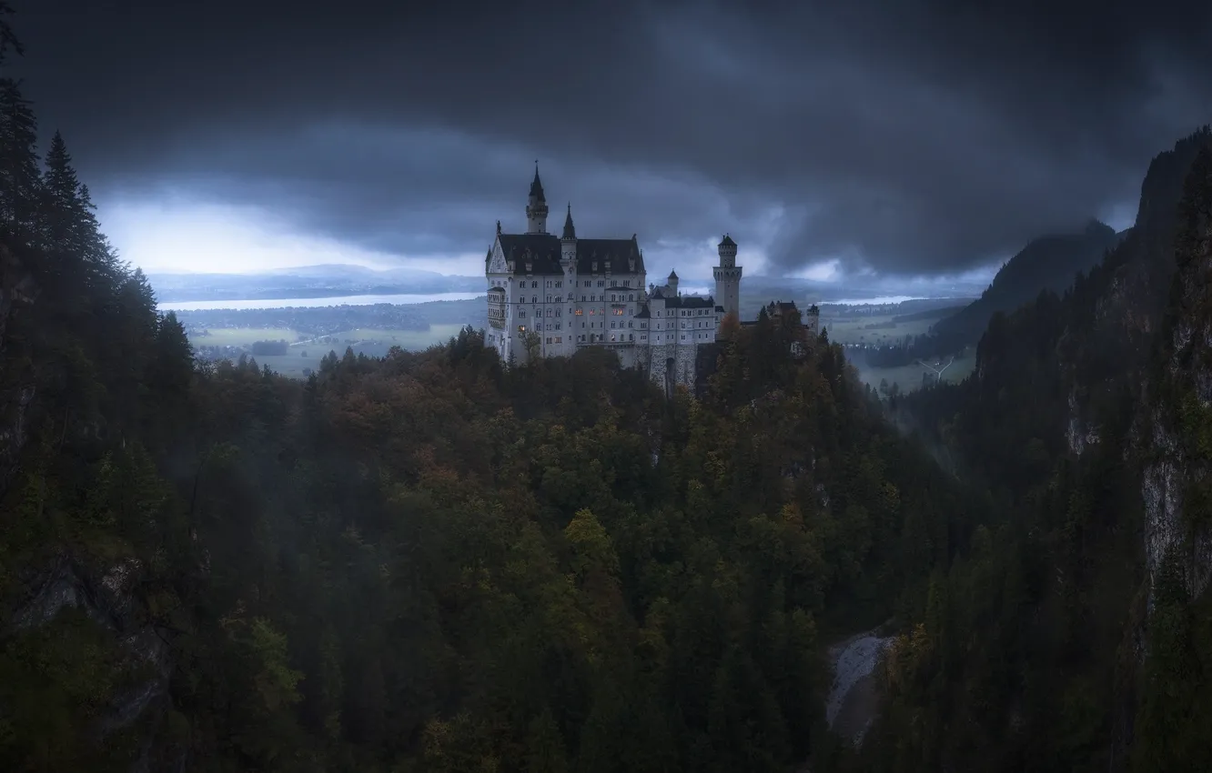 Фото обои лес, тучи, замок, Германия, Бавария, Нойшванштайн