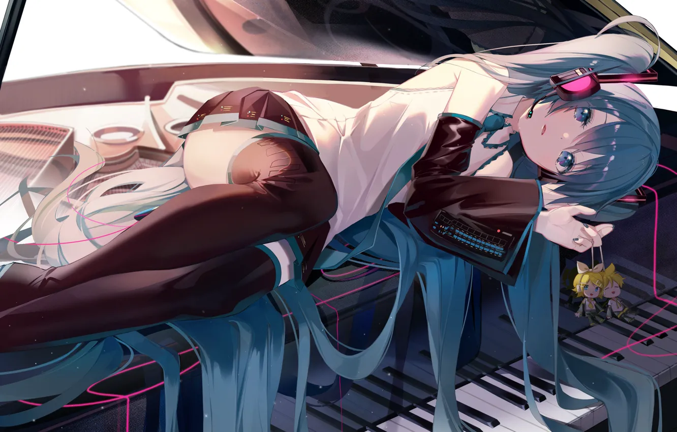Фото обои Kagamine Len, by Buri, рояль, вокалоид, vocaloid, черные чулки, Hatsune Miku, наушники, лежит на боку, …