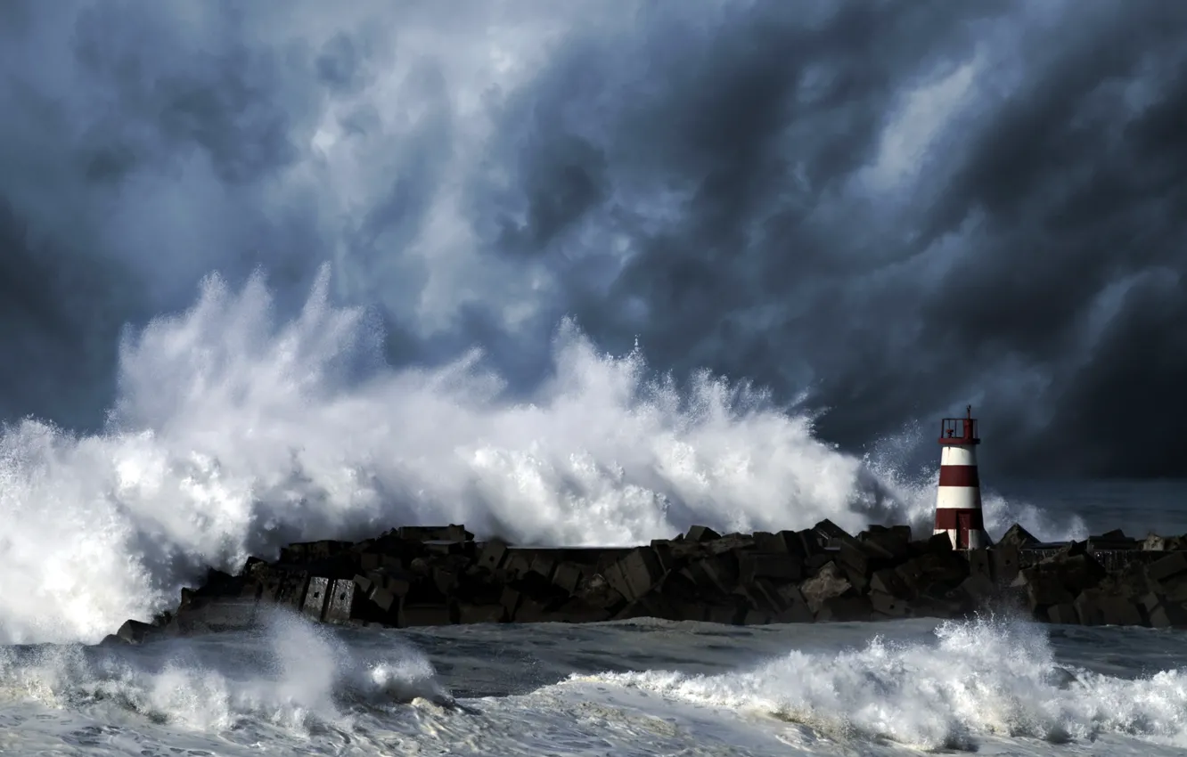 Фото обои волны, небо, тучи, шторм, океан, стихия, маяк