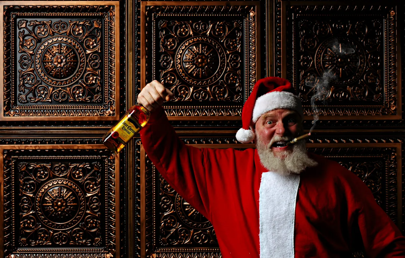 Фото обои бутылка, Рождество, сигара, Новый год, Санта Клаус
